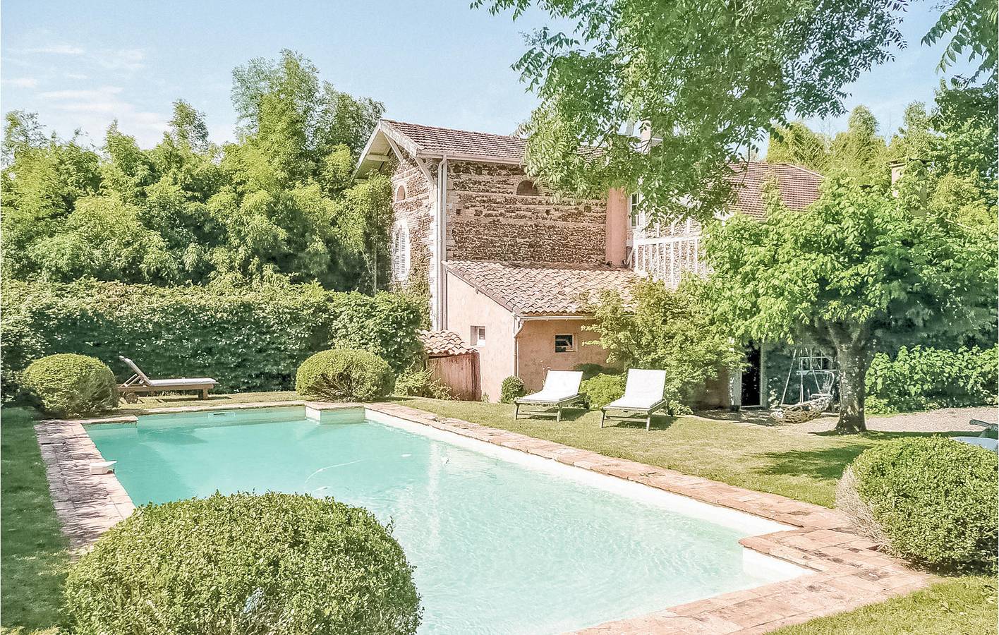 Arjuzanx Garden Apartment with Pool & Parking in Morcenx-la-Nouvelle, Landes