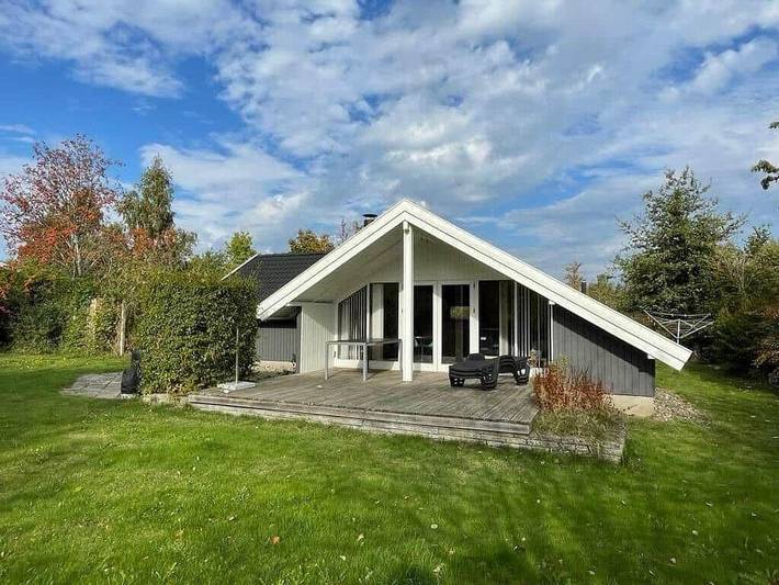 Ferienhaus für 6 Personen, mit Terrasse in Råbylille Strand