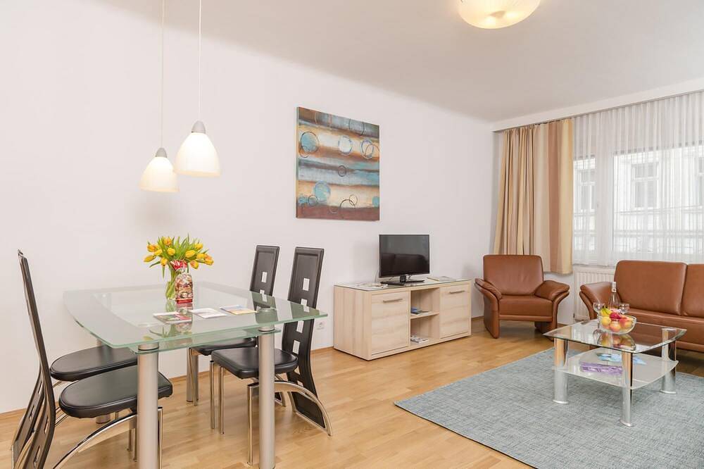 Ganze Wohnung, Apartment  comfortable   spacious living in Hernals, Wien