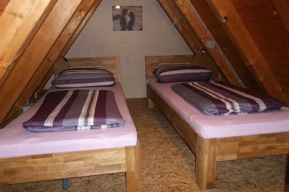 Ganze Wohnung, Gemütliche Ferienwohnung (45 qm) für bis zu 5 Personen mit kleinem Balkon in Treuchtlingen, Frankenalb