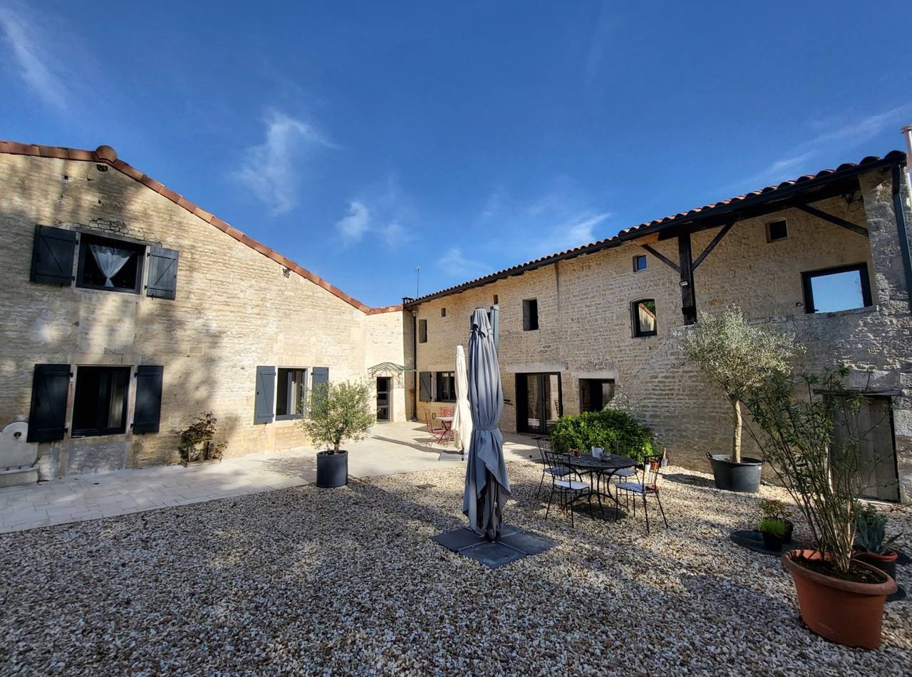 Chambre d'hôtes "Au Clos des Dely" - La Spacieuse in Charente