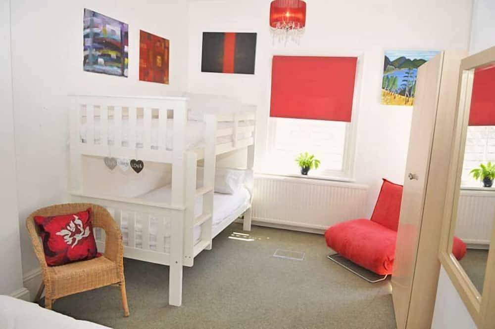 Gallery -  a house that sleeps 18 guests in 5 bedrooms in Gosport, Hampshire
