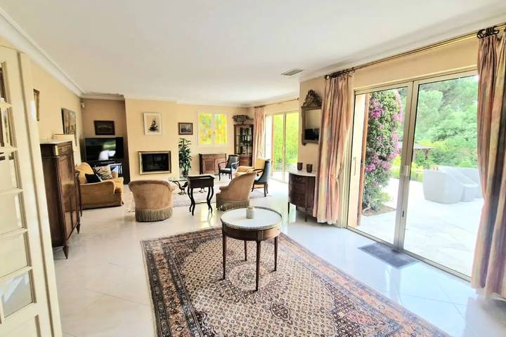 Villa pour 8 personnes, avec terrasse ainsi que piscine et jardin à Mandelieu-la-Napoule - 2