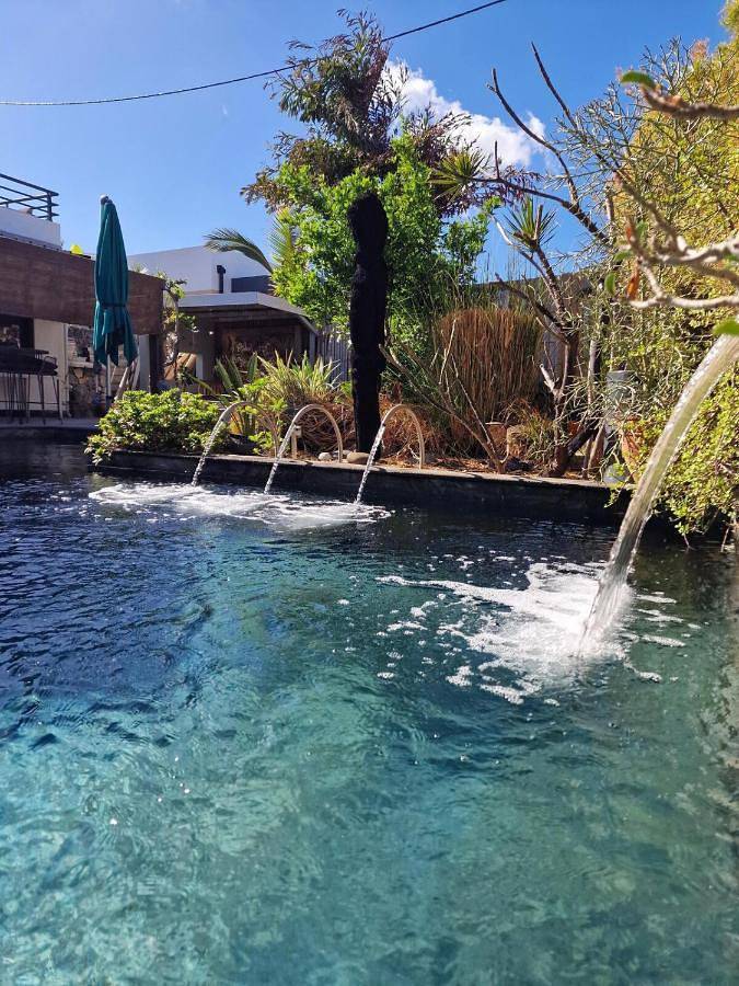 Villa pour 6 personnes, avec terrasse ainsi que jardin et piscine