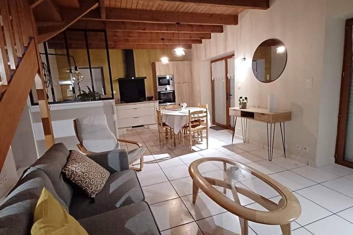 Breton house, south-facing terrace, 4/5 pers. 7 minutes from the beach by car! in Pont-l'Abbé, Quimper region