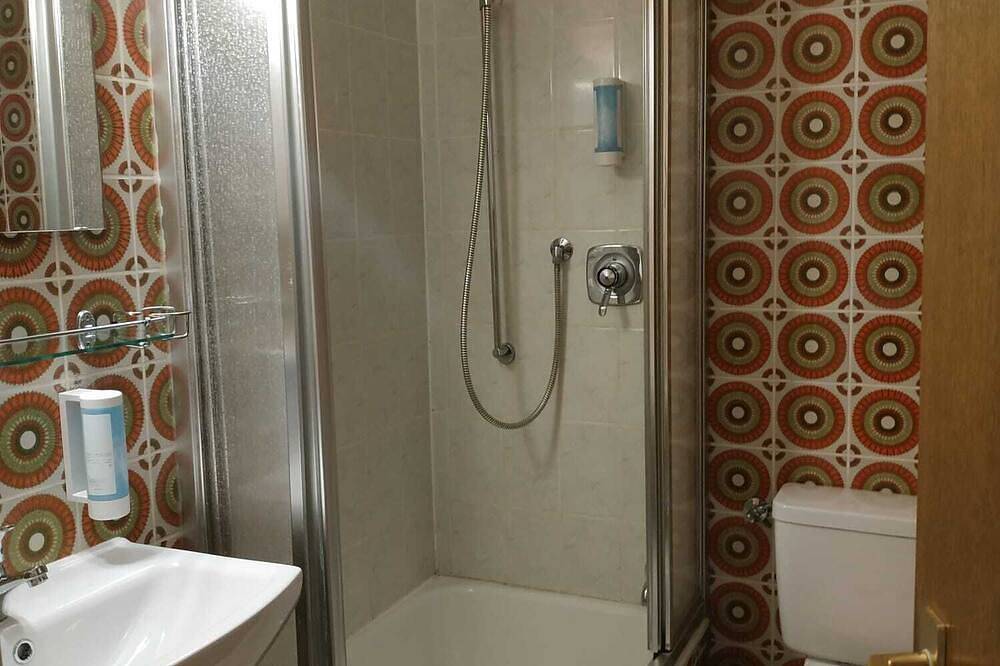 Ganze Wohnung, Doppelzimmer Kompakt, Retro ohne Balkon, 1 Doppelbett in Donaueschingen, Mittlerer Schwarzwald