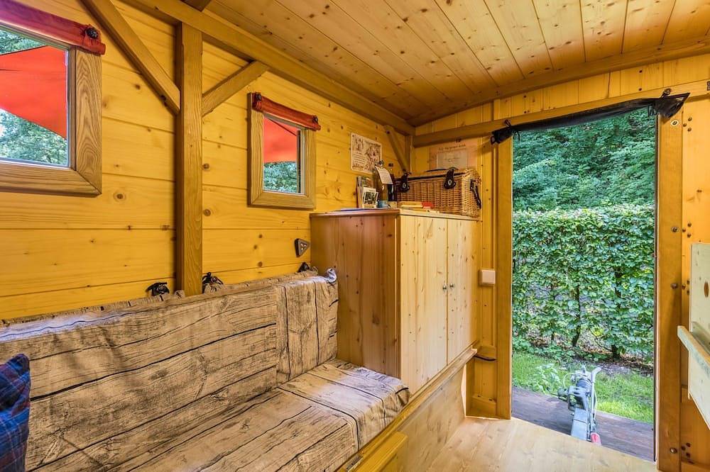 Ganze Wohnung, Bienenwagen, 8qm, 1 Wohn-/Schlafraum, max. 2 Personen in Wildberg, Nordschwarzwald