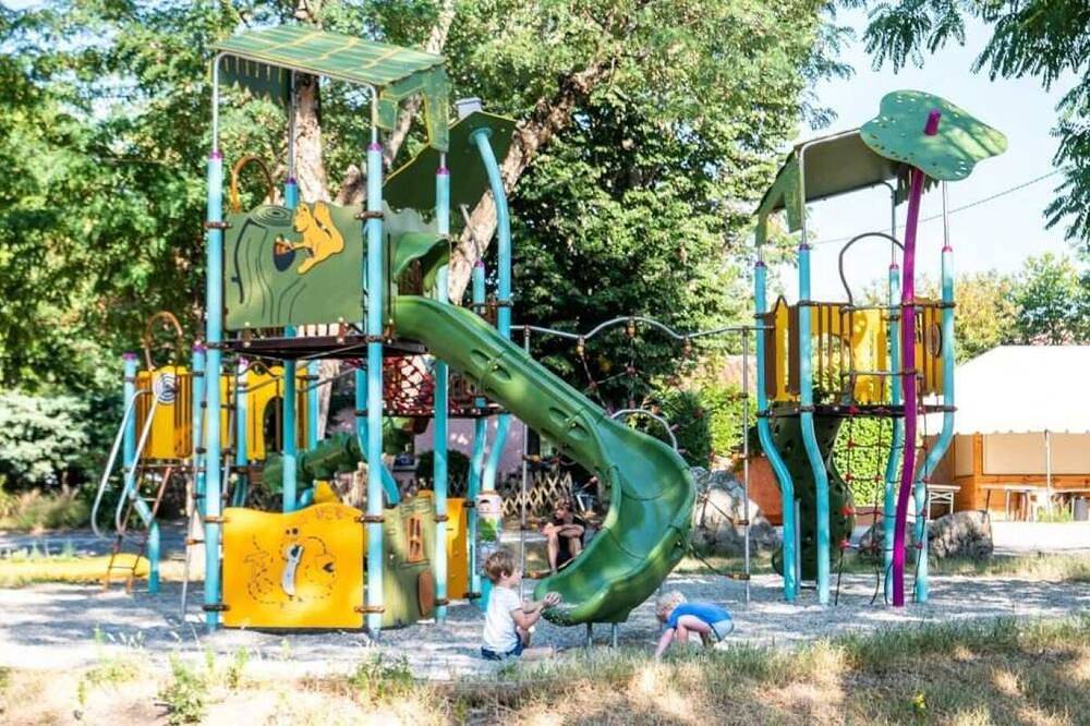 Camping 3 étoiles - ccaiiah in Labeaume, Ardèche