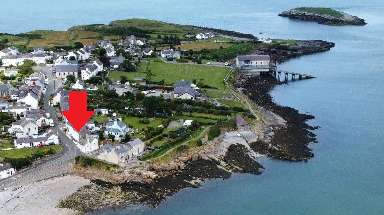 Coastal cottage in seaside village - Pass the Keys in Moelfre, Isle of Anglesey