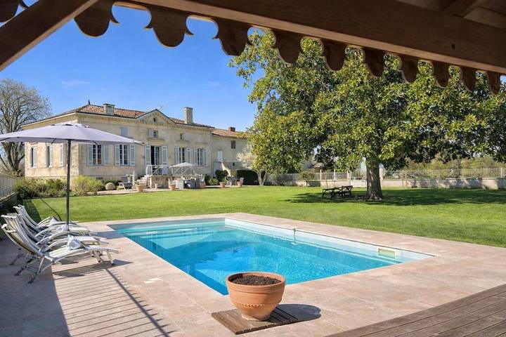 Chalet para 10 personas, con vistas además de piscina y jardín - 1