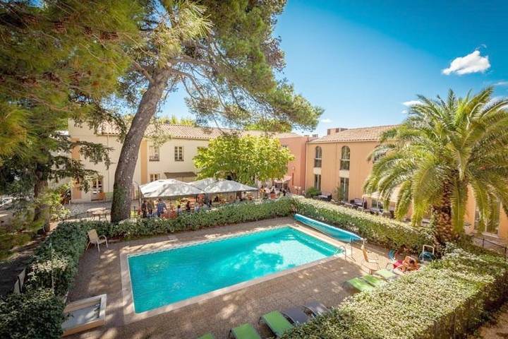 Hôtel pour 3 personnes, avec Terrasse et Jardin ainsi que Piscine et Sauna