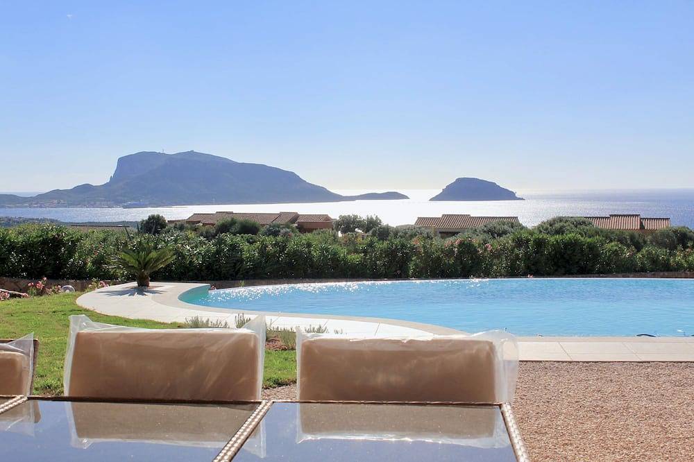 Villa Alba Nuova with infinity pool & amazing sea view in Golfo Aranci, Costa Smeralda