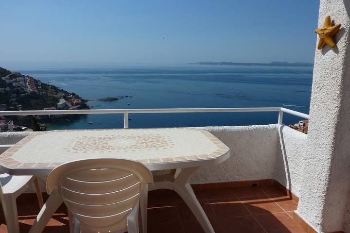 Villa 'Casa con vistas al mar Costa Bra' con vistas al mar, piscina compartida y Wi-Fi in Canyelles Petites, Roses