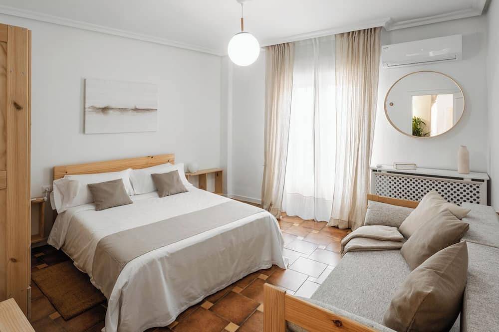 Entire apartment, Oteses11 Amplitud-confort-tranquilidad en el Centro de Baeza. Parking Privado in Baeza, Jaén Province