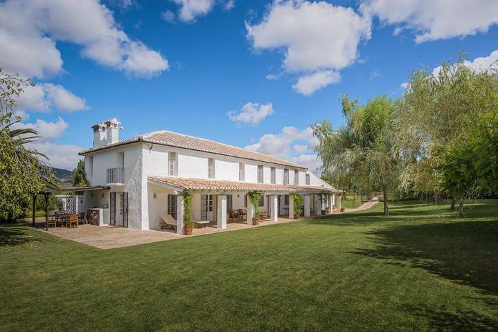 Chalet para 12 personas, con terraza y jardín en Serranía de Ronda