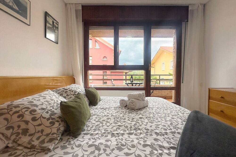 Ganze Wohnung, Beachfront with private garden La Galerna 17000 in Santoña, Kantabrische Küste