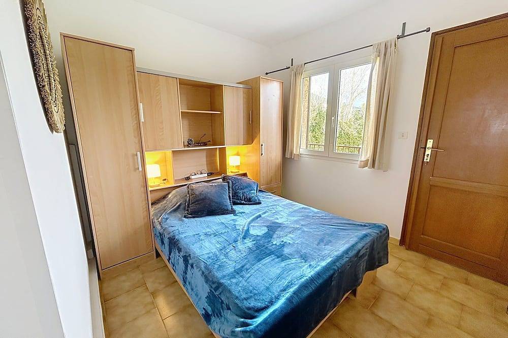 Entire apartment, Feet in the water in Corsica in Alata, Ajaccio region