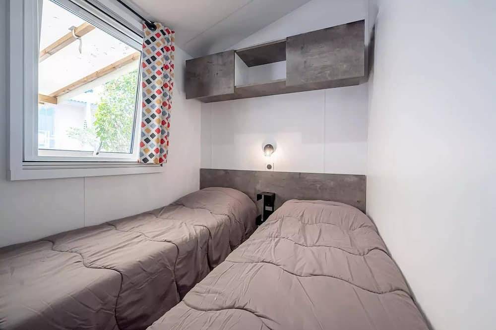 Mobil-home | Premium | 4 Ch. | 8 pers. | Terrasse Lounge | A/C | Tv in Régusse, Région de Brignoles