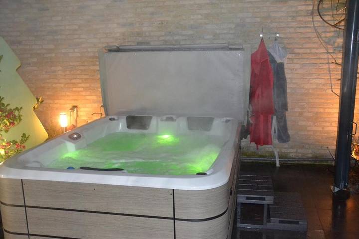B&b voor 3 personen, with Terras and Whirlpool as well as Tuin and Sauna in Ieper