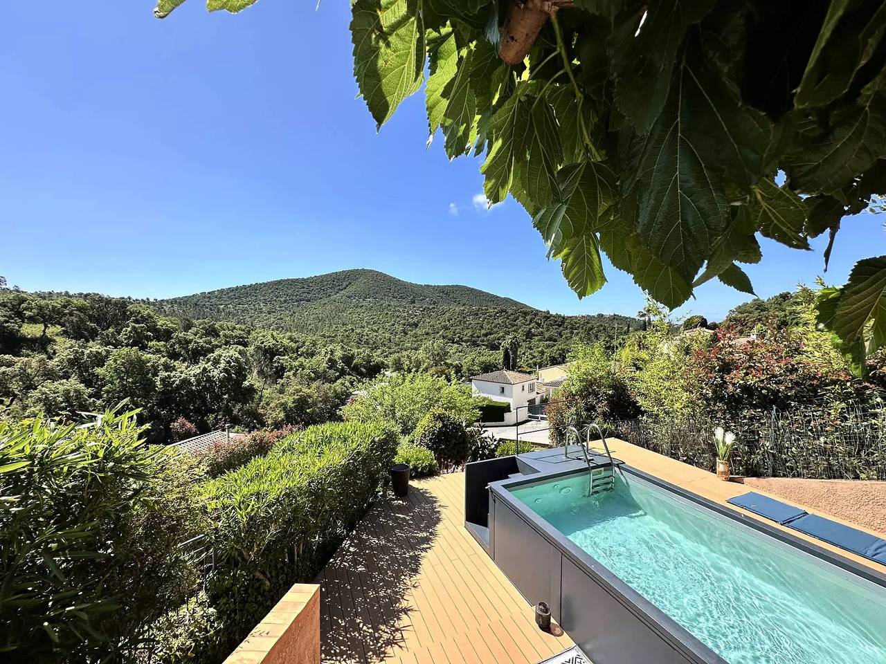Villa climatisée pour 6 personnes avec piscine sur le Domaine de Valcros à la Londes-Les-Maures in La Londe-les-Maures, Région de Toulon