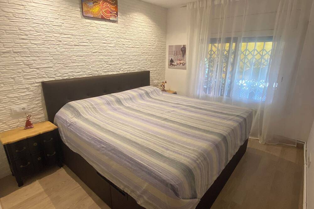 Apartamento entero, Apartamento de playa en Gava Mar con piscina in Gavá, Bajo Llobregat