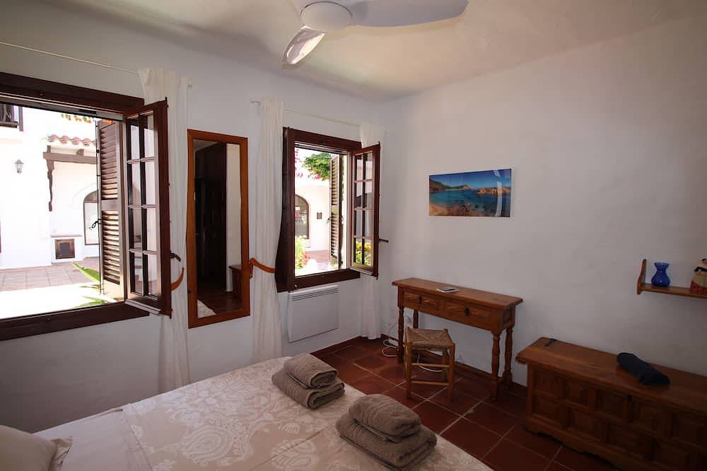 Entire apartment, Casa Cristalina Menorca in Platges de Fornells, Es Mercadal
