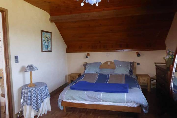 Gîte pour 6 personnes, avec jardin et terrasse à Picherande - 4