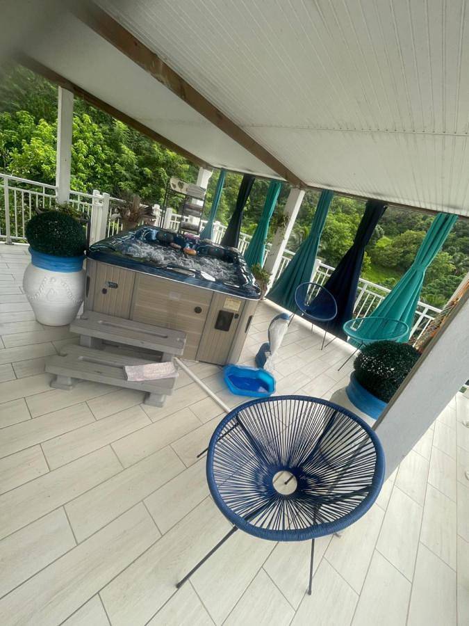 Location de vacances pour 2 personnes, avec jacuzzi et balcon à Le Robert - 2