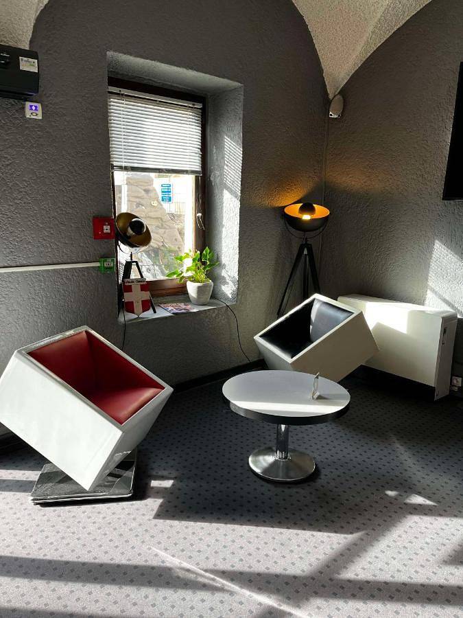 Hôtel pour 2 personnes, avec terrasse ainsi que sauna et jacuzzi, animaux acceptés à Cran-Gevrier - 4