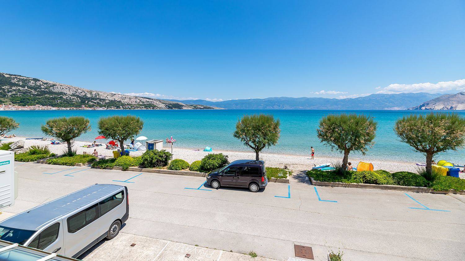 Appartement entier, Direkt an der kristallklaren Adria gelegen in Zarok, Baška