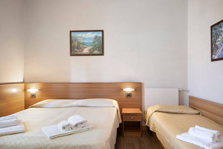 Apartamento entero, Apartamento “Bilocale Moneglia 37” con piscina compartida y Wi-Fi in Bagni Jolanda, Moneglia