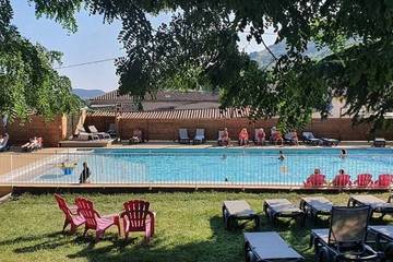 Gîte pour 4 personnes, avec sauna, animaux acceptés à Darbres