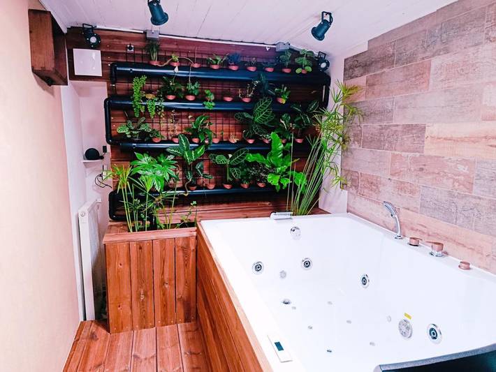 Gîte pour 2 personnes, avec Jacuzzi et Terrasse ainsi que Jardin et Sauna à Nesmy