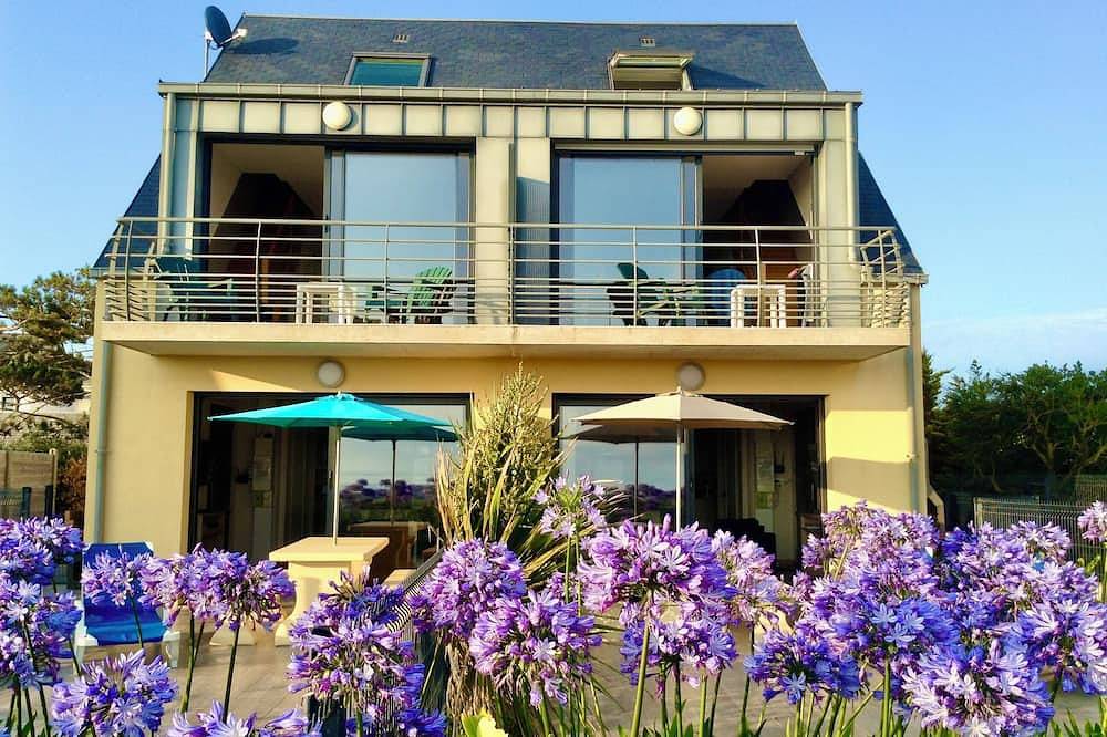 Front de Mer Vue Somptueuse sur la Mer à 180° Haut Standing Jardin Parking Privé in Barneville-Carteret, Côte de la Déroute