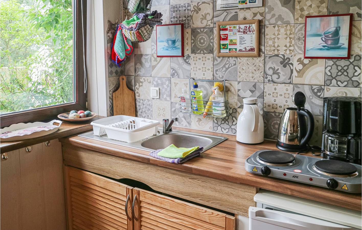 Ganze Ferienwohnung, Modernes Apartment mit Parkplatz, Terrasse und TV in Schwaan, Mecklenburgische Ostseeküste
