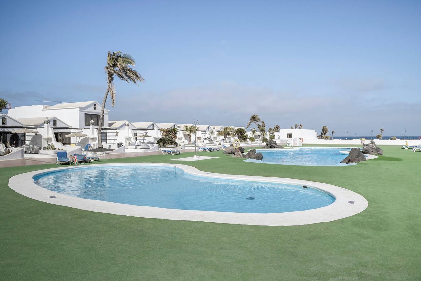 Entire apartment, Vacation Apartment 'Amarilla 2' with Shared Pool, Private Terrace and Wi-Fi in Costa Teguise, Teguise