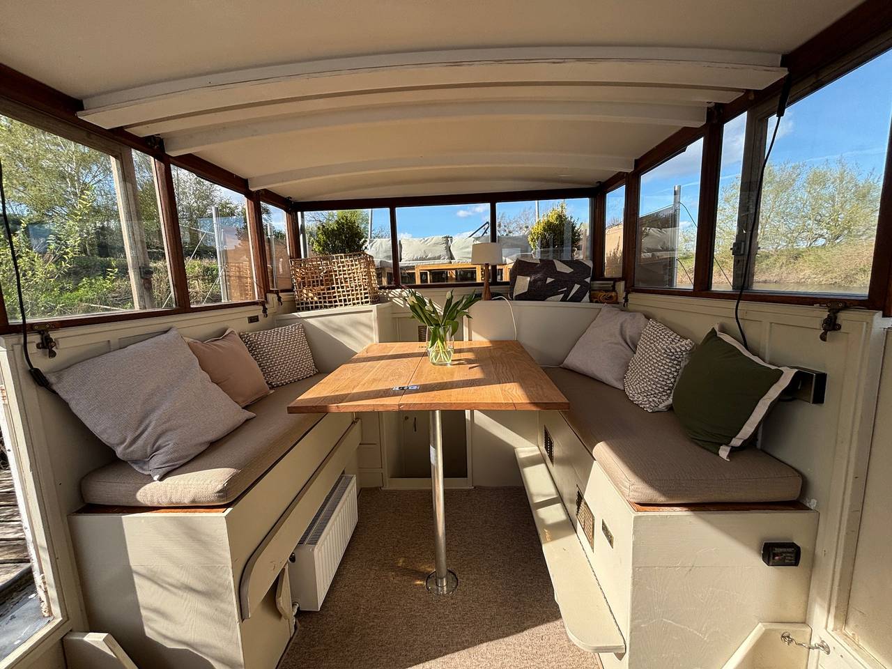 Unique 2 Bed Waterside Retreat, Pet Friendly in Upton-upon-Severn, Worcestershire