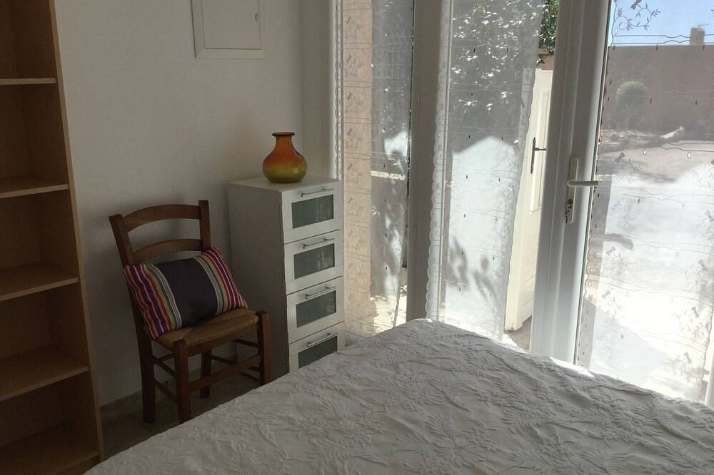 Bonita casa de campo con piscina climatizada ubicada en Cavaillon, magnífica vista, 2/4 personas in Cavaillon, Parque natural regional del Luberon