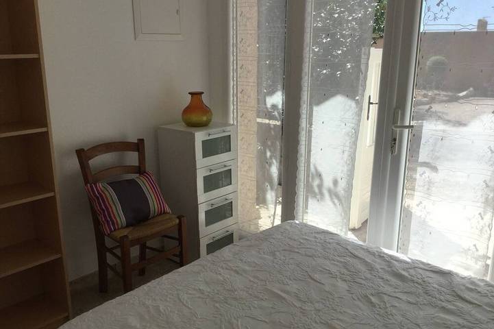 Schönes Ferienhaus mit beheiztem Pool in Cavaillon, herrliche Aussicht, 2/4 Personen in Cavaillon, Regionaler Naturpark Luberon
