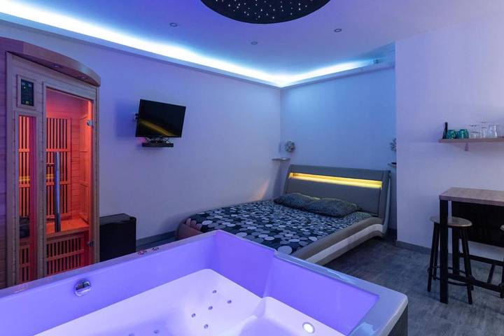 Gîte pour 2 personnes, avec Jacuzzi et Sauna dans Office De Tourisme De Dijon - 4