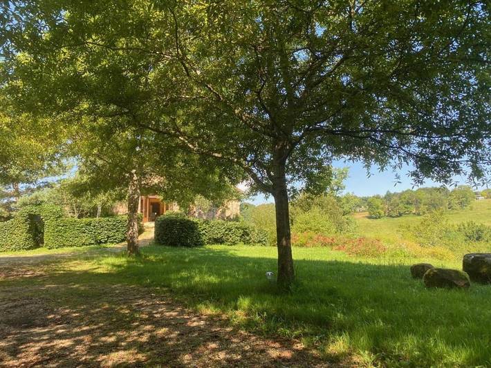 Location de vacances pour 6 personnes, avec Terrasse ainsi que Jardin et Piscine à Solignac (homonymie) - 4
