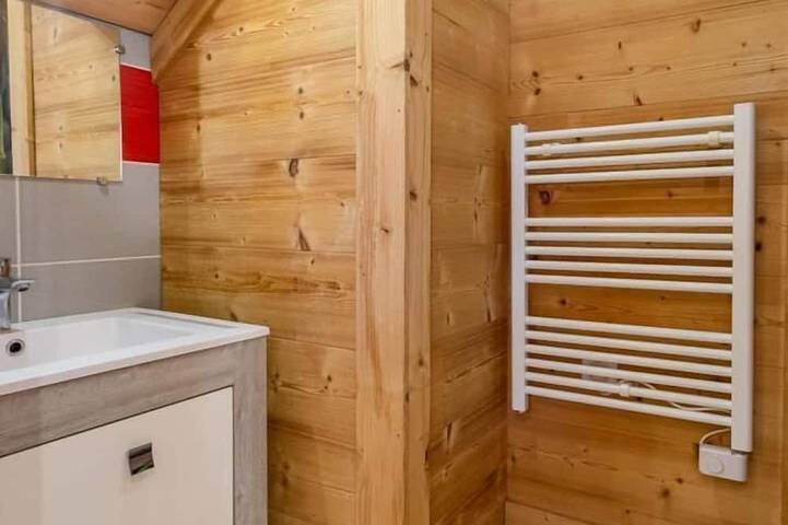 Location de vacances pour 6 personnes, avec balcon dans Office De Tourisme Des Albiez - 4