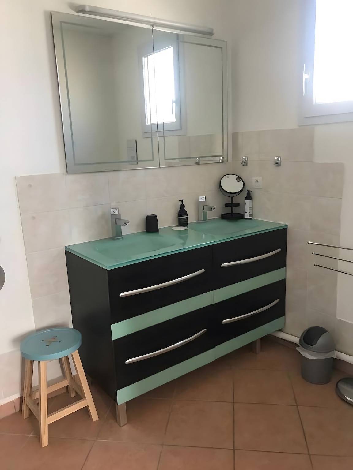 Chambre d’hôtes Ardèche du Sud avec terrasse privée, jardin et Wi-Fi in Saint-Remèze, Privas