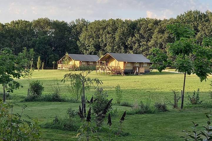 Gîte pour 5 personnes, avec jardin ainsi que piscine et terrasse à Saint-Cassien