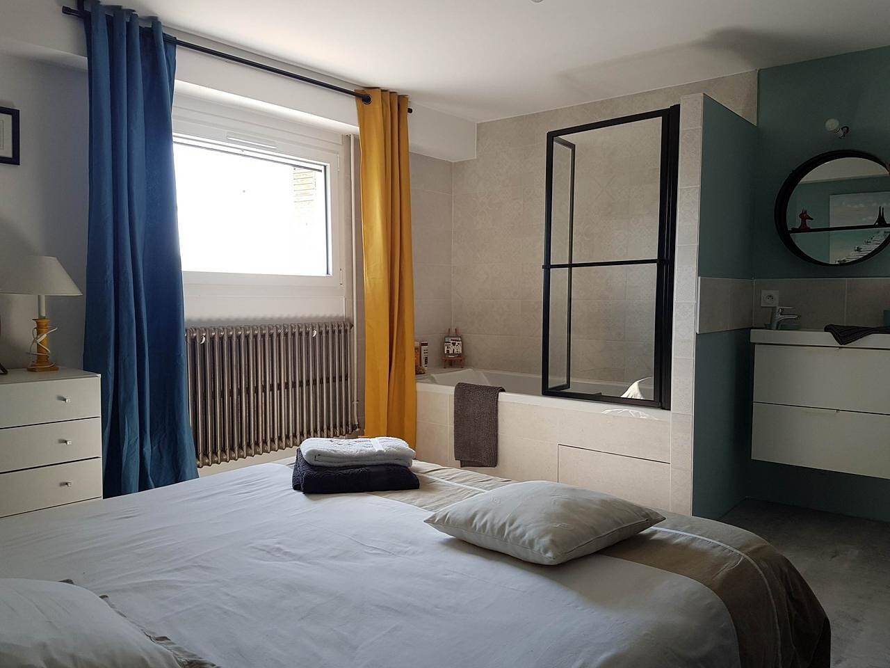Appartement entier, Appartement 'Maison D'hôtes' avec piscine privée, terrasse privée et Wi-Fi in Vinsobres, Région de nyons