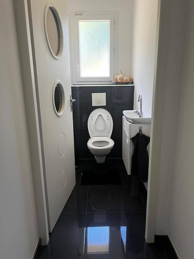 Location de vacances pour 6 personnes, avec jardin et piscine à Villeny - 4