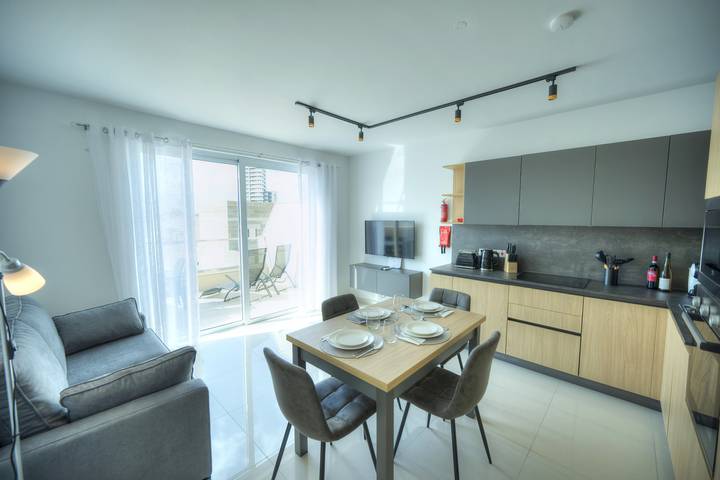 Gîte pour 4 personnes, avec balcon dans Gzira