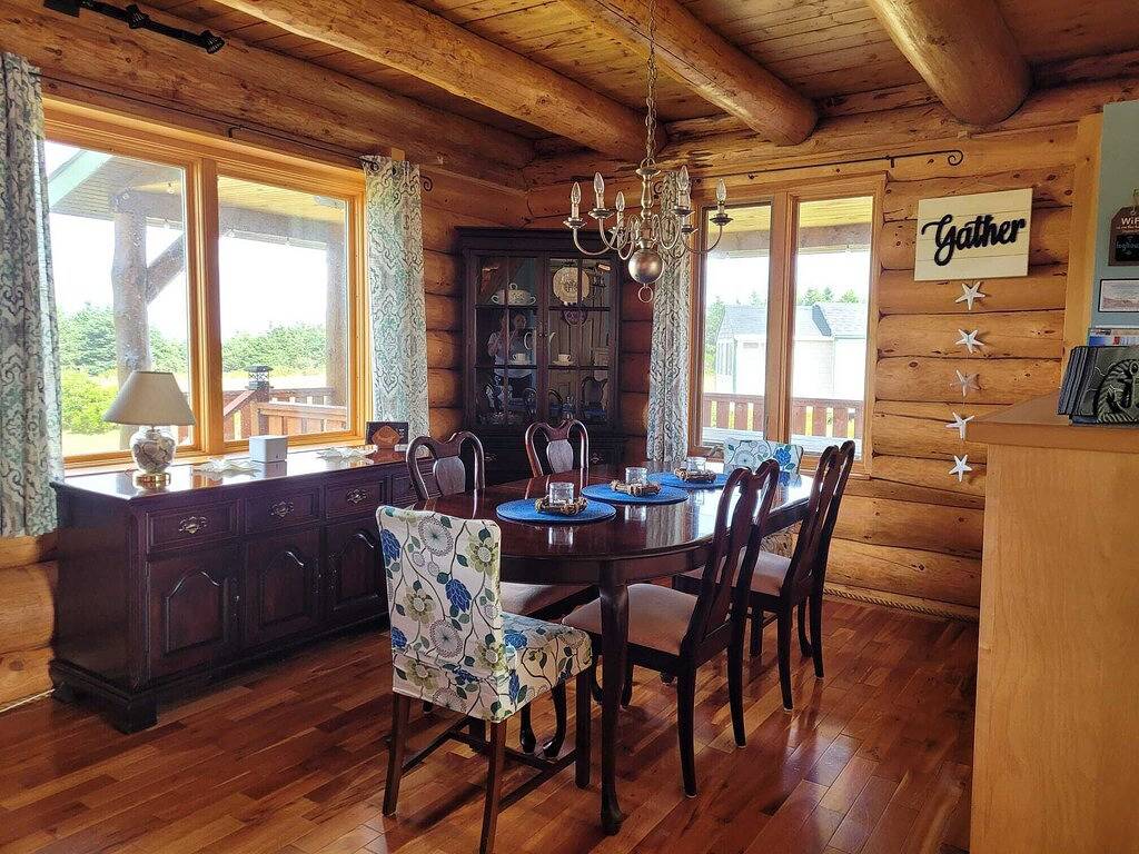 5 Star Log Beach House by the Ocean in Kings County (Kanada)