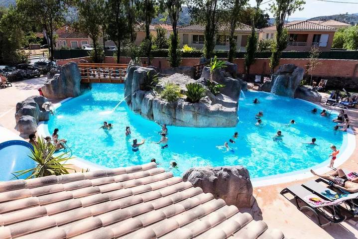 Mobil home pour 3 personnes, avec Terrasse et Piscine à La Roquette-sur-Siagne