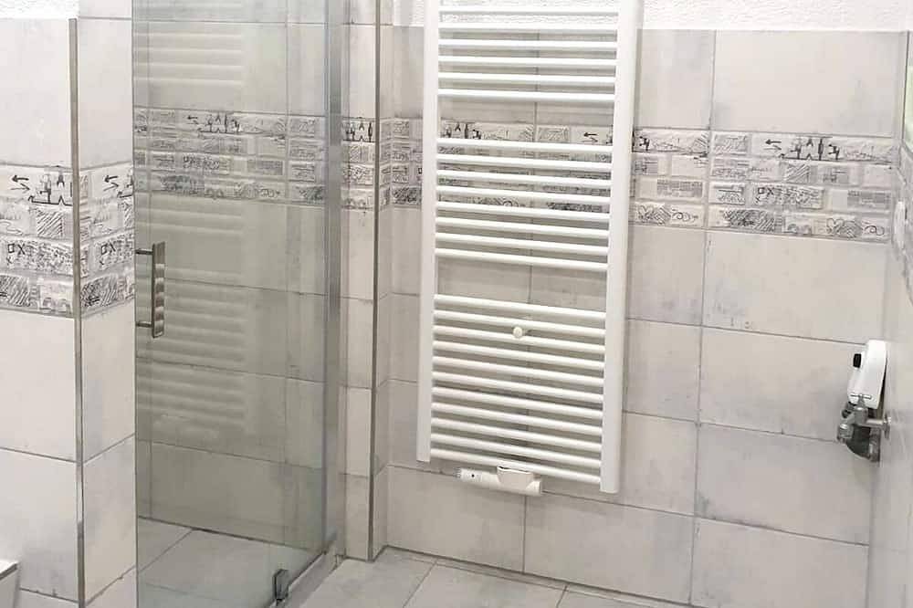 Entire apartment, Modern and spacious apartment, with separate access in Dohna, Eastern Ore Mountains